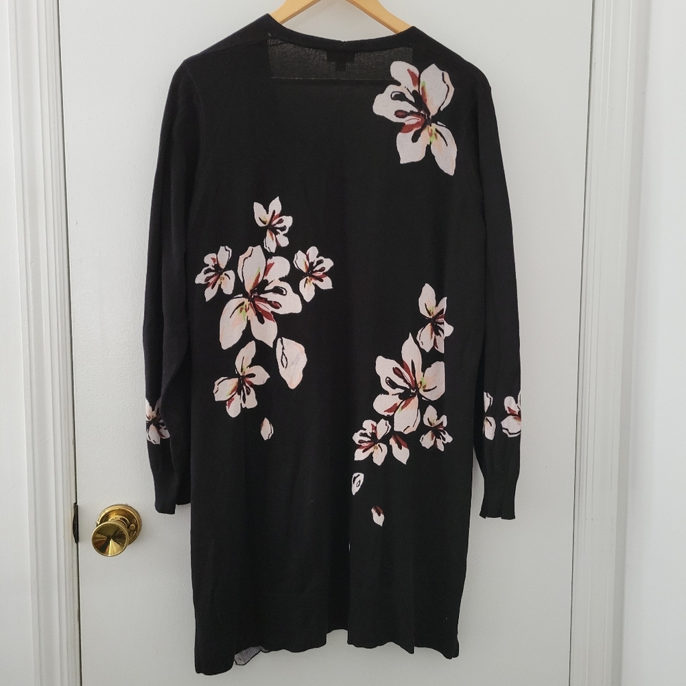 Avenue || (18/20)  Black Floral Print Open Front Sweater Cardigan - Picture 3 of 4